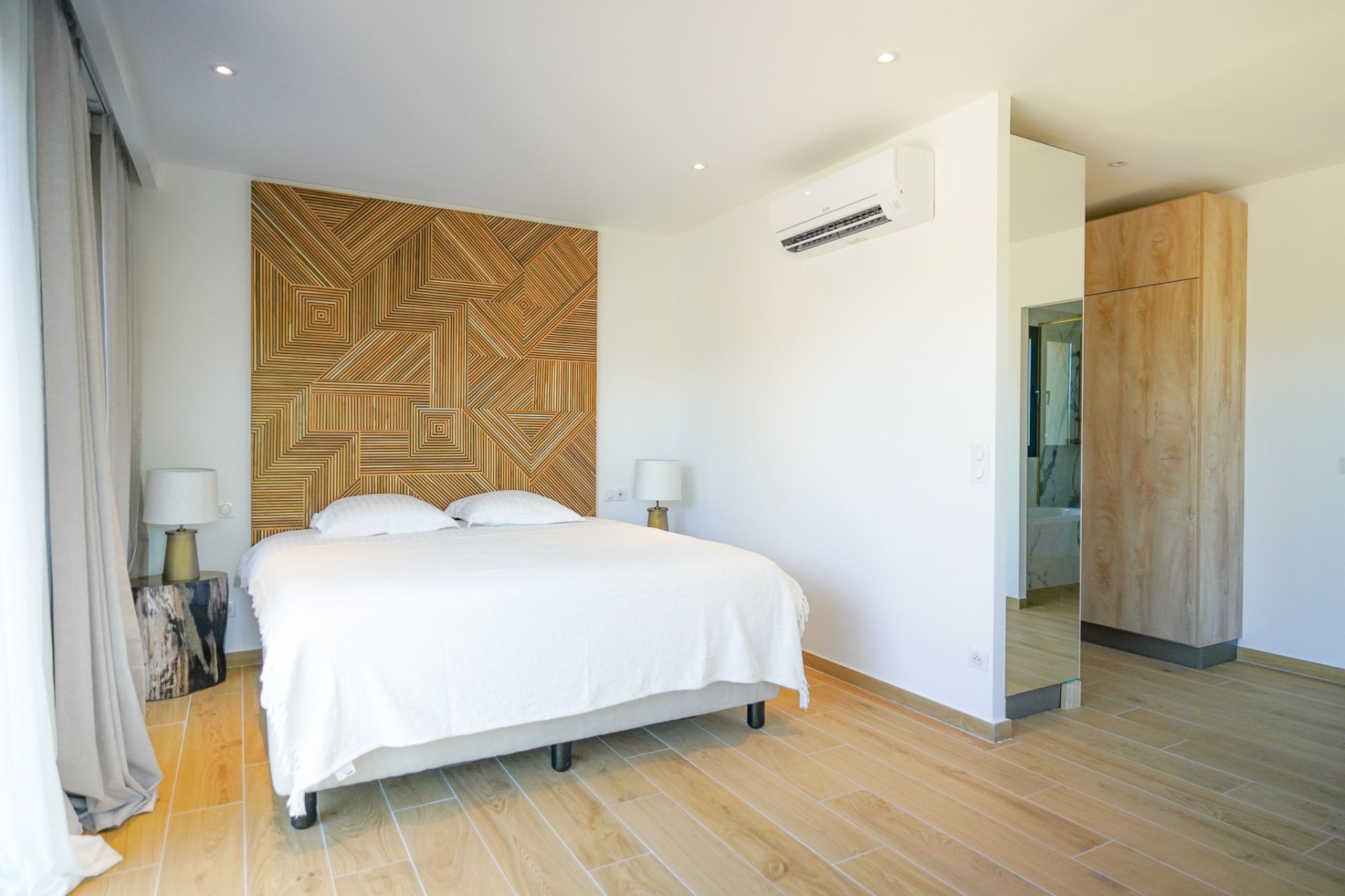 residence-2-master-suite